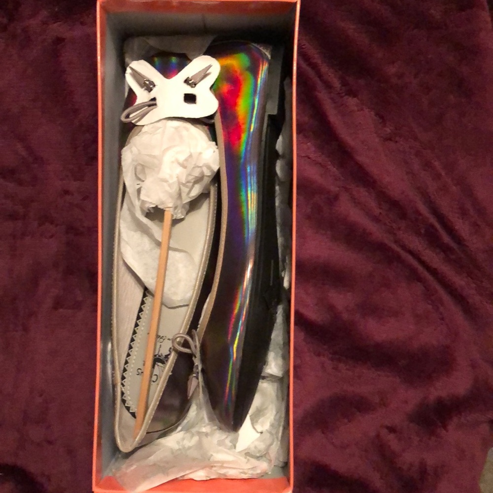 Shoes - Picture 3 of 6